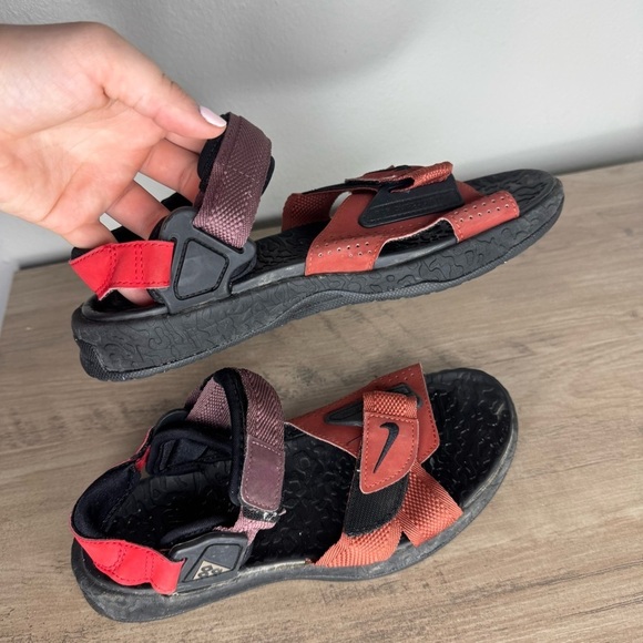Boys NIKE ACG Air Deschutz + Sandals Slides DC9092-600 Redstone Black - Picture 10 of 13